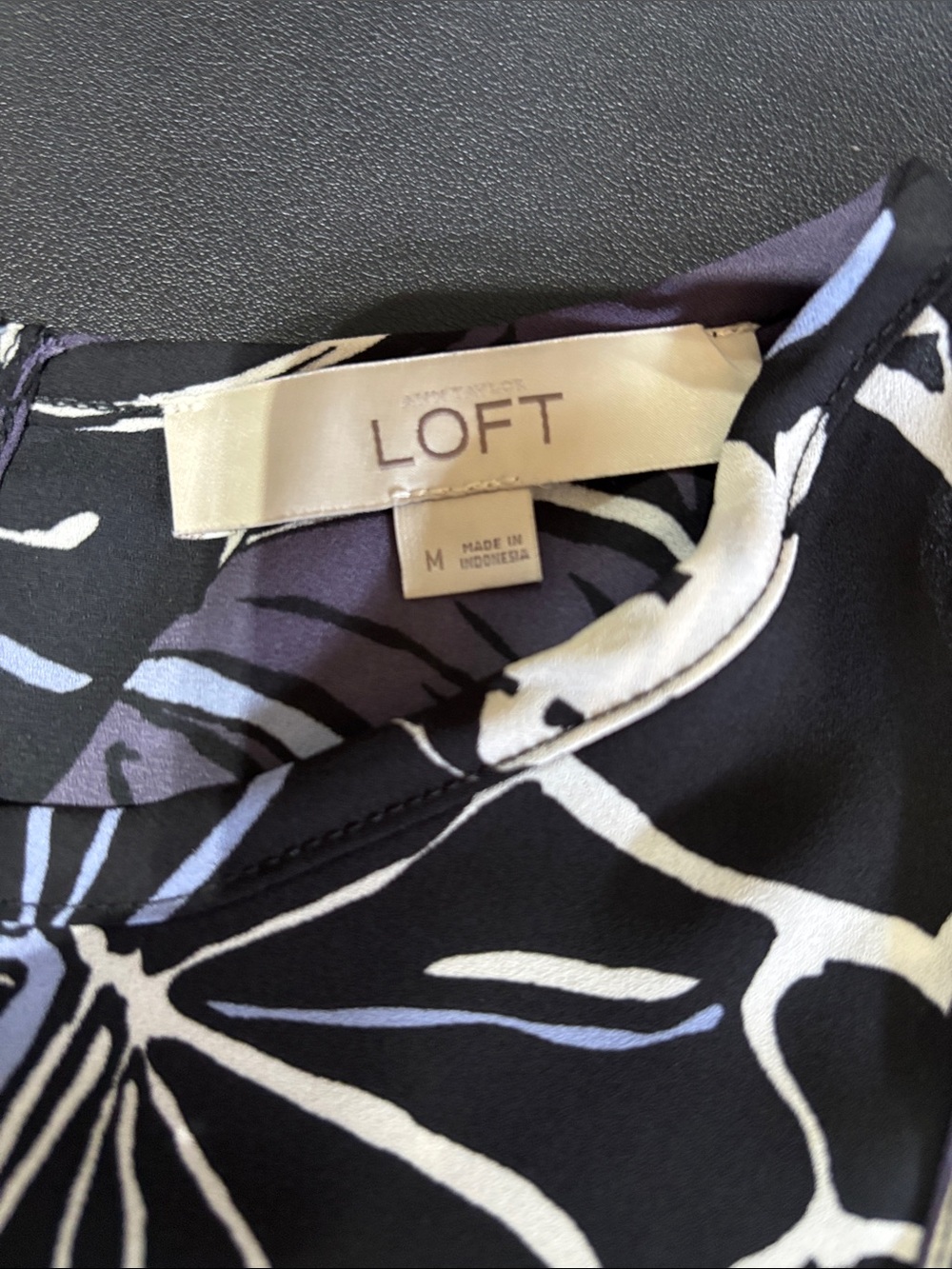 LOFT Lightweight sleeveless floral print,scoop neck,black panel side,tunic,tank, - Picture 10 of 10